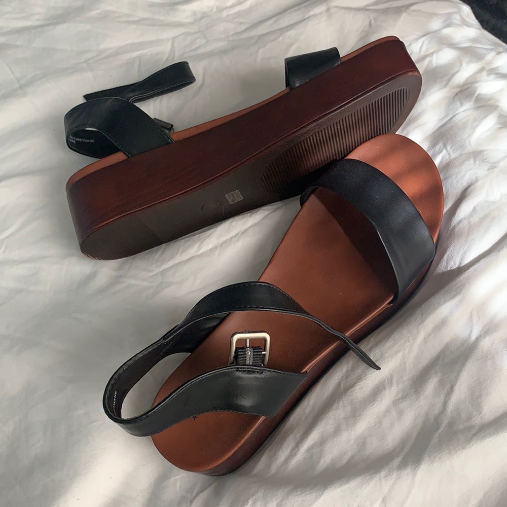 AMERICAN EAGLE PLATFORM SANDALS